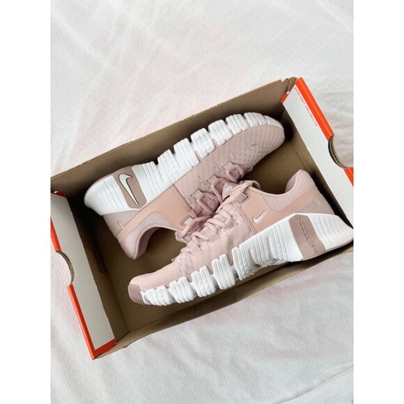 9.5 Women’s Nike Free Metcon 5 Gym Training Shoe Pink Oxford White DV3950-600 - Picture 5 of 6
